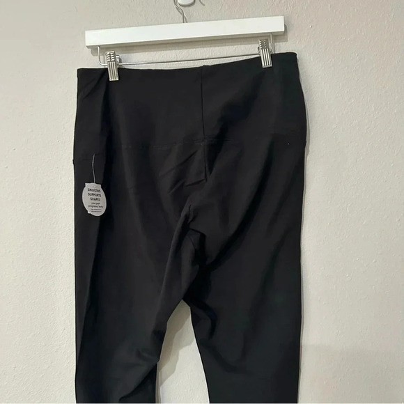 Motherhood Maternity Black Prima Postpartum Cropped Leggings NWT - Picture 7 of 11